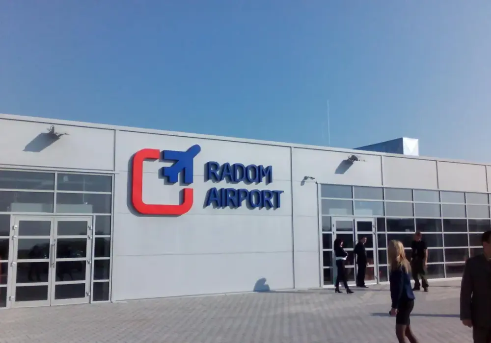Kto wymyślił lotnisko w Radomiu? Historia jego powstania i znaczenie