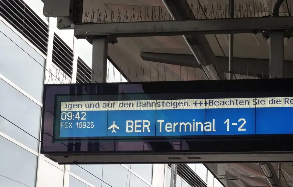 Jak dojechać na lotnisko w Berlinie: najtańsze i najszybsze opcje transportu