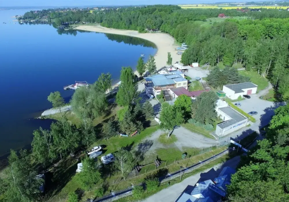 Najlepsze miejsca na camping nad jeziorem Nyskim z atrakcjami dla rodzin