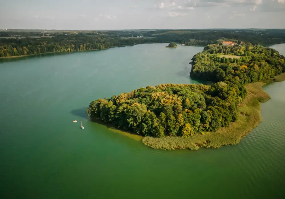 Najlepsze atrakcje nad jeziorem Czos, które musisz poznać