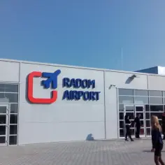 Kto wymyślił lotnisko w Radomiu? Historia jego powstania i znaczenie