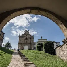 Święty Krzyż atrakcje – odkryj niezwykłe miejsca i ich historię