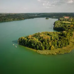 Najlepsze atrakcje nad jeziorem Czos, które musisz poznać