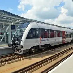 Jak dojechać z PKP Gdańsk na lotnisko - szybkie i tanie opcje transportu