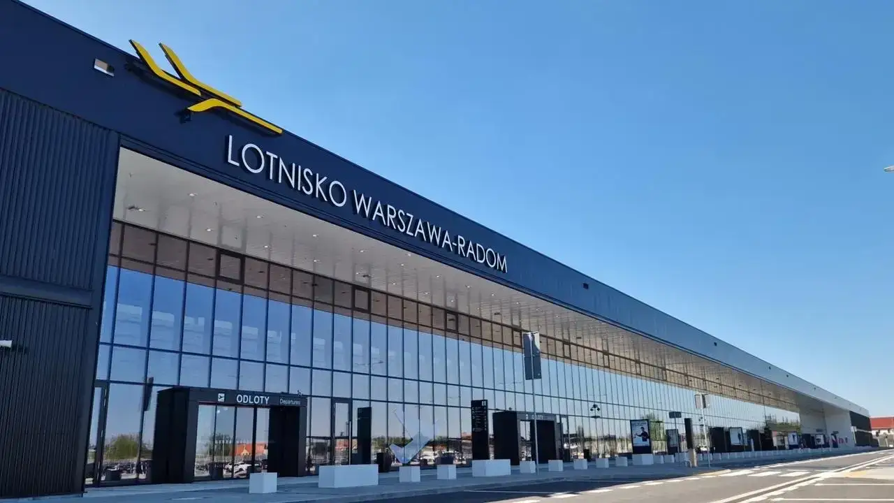 Zdjęcie Jak dojechać na lotnisko Warszawa Radom - najlepsze opcje transportu
